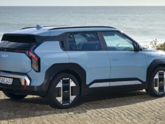 Der neue Kia EV3 von der Seite.