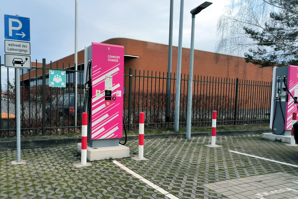 Zwei Triple Charger befinden sich auf dem Telekom-Gelände in der Dessauer Straße.